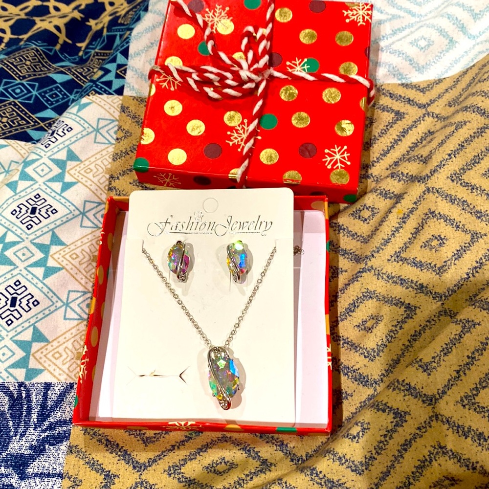 Crystal earring and necklace set